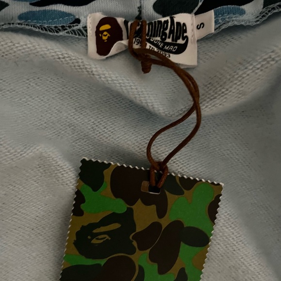 BAPE SHARK CAMO HOODIE FOR STEAL‼️ - Picture 5 of 8